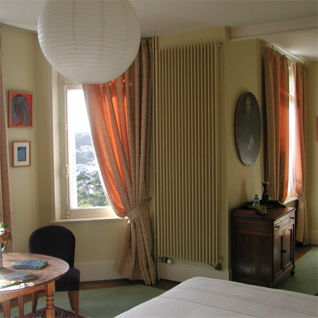 chambre jaune vue etretat